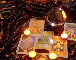 Küçük Arcana Tarot Kupa Şövalyesi: anlamı ve diğer kartlarla kombinasyonu